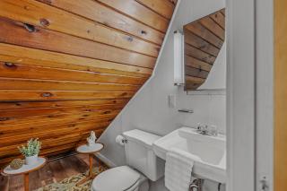 Cricket Chalet -- Pet Friendly, Grill, Wifi, Deck , Family Friendly , Game room, Arcade Game, Dry Bar, Hiking, Pool Access, Wood Stove - 5