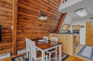 Cricket Chalet -- Pet Friendly, Grill, Wifi, Deck , Family Friendly , Game room, Arcade Game, Dry Bar, Hiking, Pool Access, Wood Stove - 1