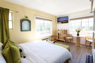 Beachfront South of Fifth Suite on Ocean Drive Miami Beach - 9