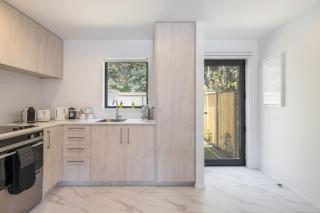 Ariki Vista Chic Retreat in Low - Lower Hutt - 6