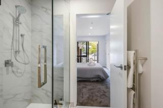 Rainey Whimsy 2BR Grove Gem - Lower Hutt - 1
