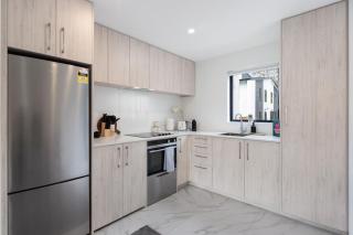Tranquil Stay at Rainey Grove - Lower Hutt - 6