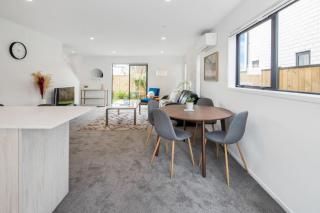 Scenic Views from our 2-BR Trentham Hideaway - Upper Hutt - 9