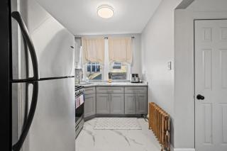 The City Spacious Stay Near EWR And NYC Mins to Train - Bayonne - 9