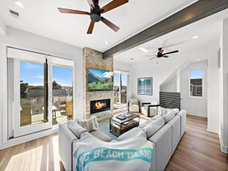 Brand New Contemporary Reverse Living Ocean Block 41665 - Brighton Beach - 9