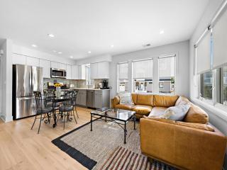 Brand New 2 Bedroom Ocean Block - 7