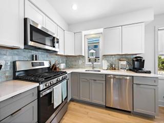 Brand New 2 Bedroom Ocean Block - 4