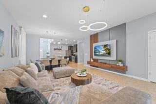 SUPER PAD- 6BDRs w POOL TABLE MOVIE LOFT GAMEs - 9