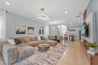 SUPER PAD- 6BDRs w POOL TABLE MOVIE LOFT GAMEs - 6