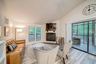 Stylish Retreat w Fireplace Games & Pool Access - 7