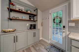 Stylish Retreat w Fireplace Games & Pool Access - 3