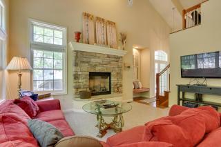 Half-Mi to Big Boulder Lake Townhome with Deck! - Lake Harmony - 5