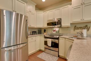 Half-Mi to Big Boulder Lake Townhome with Deck! - Lake Harmony - 2
