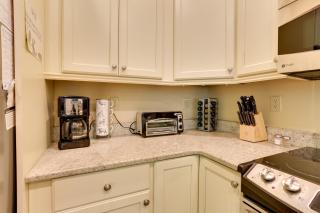Half-Mi to Big Boulder Lake Townhome with Deck! - Lake Harmony - 1