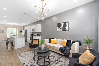 SUPER COOL - SLEEPs 17 - NEWLY BUILT & NEAR PARKs - 8