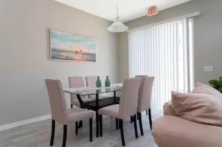 SUPER LIKED - 4BD 3ba - 6 Miles To Disney Springs - 6