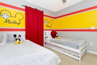 SUPER LIKED - 4BD 3ba - 6 Miles To Disney Springs - 2