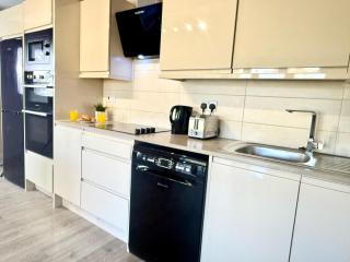 Horizon House, Stunning 2-Bedroom Flat 1, Parking, Netflix, Oxford - Oxford - 1