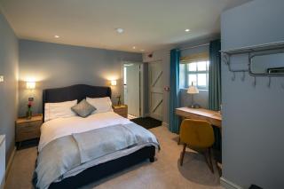 The Cowdray Arms - Worth - 9