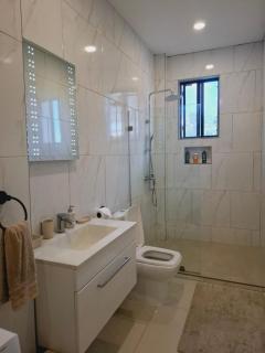 Escape360 Condo 1 - Sea Views, Luxurious & Modern - Westerhall Land Settlement - 3
