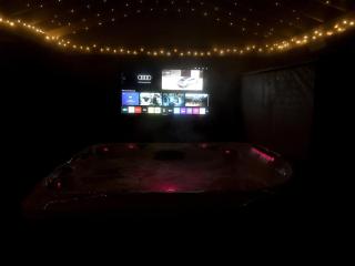 Open Plan Studio with Hot Tub - Royal Wootton Bassett - 8