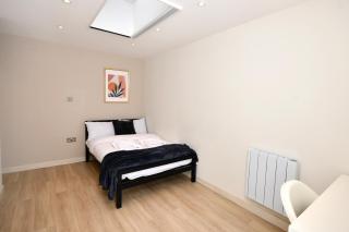 Morden Stratford Room 2 with Shared Bathroom - Londra - 0