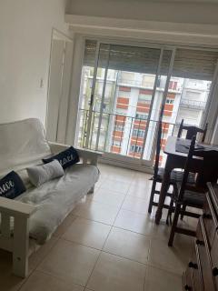 Depto dos ambientes avenida Colón, excelente ubicación - 8