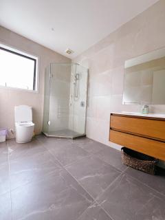 Sunny Double Bedroom With Garden View - Silverdale - 2