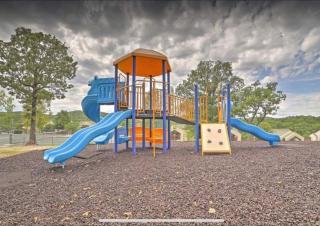 The Cove 21-3 By SDC, Big Deck, Pool, Hot Tub, By Lake, No Stairs - Branson - 9