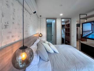 1BR AC Near Unicentro, UPB & Parques Laureles - 4