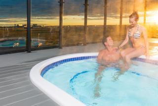 Applause Hotel Calgary Airport by CLIQUE - 4