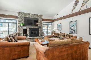 Silverbear #41 - 2 Bedrm + Loft / 3 Bathrm 1/2 block to Canyon Lodge! Slps 8 - 9