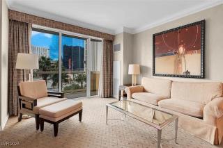 Stunning 1BR Strip Views & Balcony Suite 12701 - Las Vegas - 7