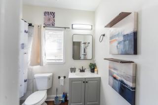 Cozy 5 BR Home - 2 miles to Atlanta Zoo, Aquarium - Atlanta - 6