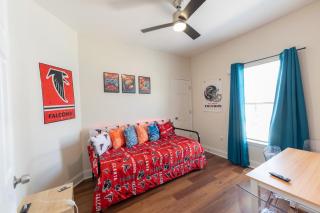 Cozy 5 BR Home - 2 miles to Atlanta Zoo, Aquarium - Atlanta - 3