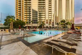 Stunning 1BR Strip VIews w Balcony 17701 - Las Vegas - 4