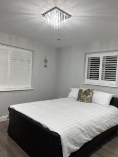 Stylish 6-7 Bedroom with parking and Jacuzzi - 3