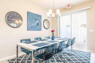 SUPER CHIC - 4 Bedroom TOWNHOME IN DISNEY AREA - 5