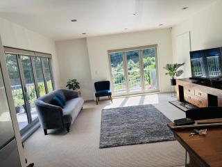 Modern Two Bedroom Home - Wellington - 9