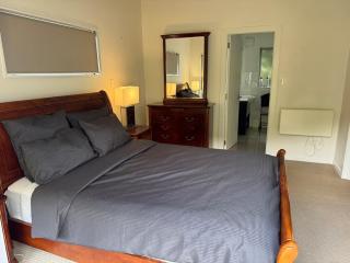 Modern Two Bedroom Home - Wellington - 7