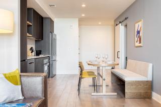 2 Condos Brand New Austin High Rise w Rooftop Pool Gym Yoga Studio More - Austin - 2