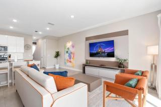 SUPER CLOSE -DISNEY's PARKs THEME ROOMs & POOL - Orlando - 9