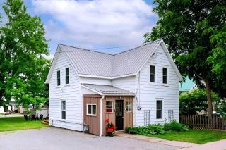 Charming Cottage in Wellington's Heart near Beach - 1