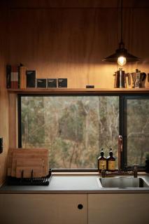 Secluded Cabin Stay - Pet Friendly & Off-Grid - Nev - Glen Alice - 6