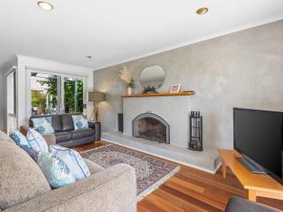 The Dolphin House by Ready Set Stay - Rye - 9