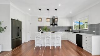 Three Galahs - Sleeps 8 Luxe Riverside Retreat - Repton - 1