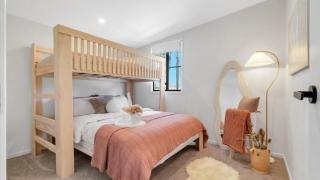 Kookaburra - Sleeps 5, Luxe Riverside Retreat - Repton - 5