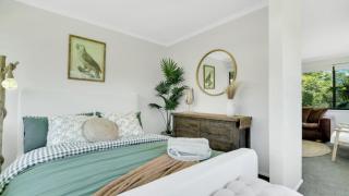 Peking Duck Sleeps 7, Luxe Riverside Retreat - Repton - 9
