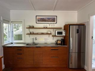 Hideaway Cottage - - 7
