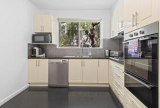 Charming Inner-City Stay- Space, Style & Location - 2